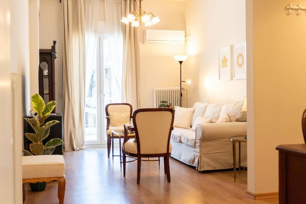 Pame - Classic Athenian In Koukaki *